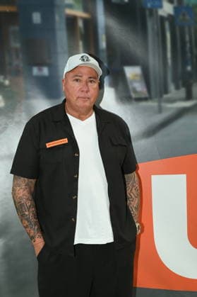 Schauspieler Ramon Ademes, bekannte Kölner Kult-Türsteher und Sänger, posiert beim grossen Fantreffen und Preisverleihung der RTL Serie Unter Uns