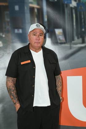 Schauspieler Ramon Ademes, bekannte Kölner Kult-Türsteher und Sänger, posiert beim grossen Fantreffen und Preisverleihung der RTL Serie Unter Uns