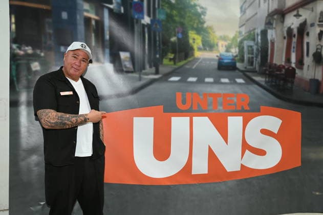 Schauspieler Ramon Ademes, bekannte Kölner Kult-Türsteher und Sänger, posiert beim grossen Fantreffen und Preisverleihung der RTL Serie Unter Uns