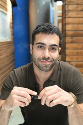 Schauspieler Metehan Demiröz posiert beim grossen Fantreffen und Preisverleihung der RTL Serie Unter Uns
