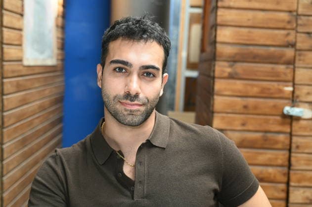 Schauspieler Metehan Demiröz posiert beim grossen Fantreffen und Preisverleihung der RTL Serie Unter Uns