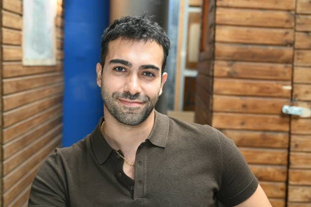 Schauspieler Metehan Demiröz posiert beim grossen Fantreffen und Preisverleihung der RTL Serie Unter Uns