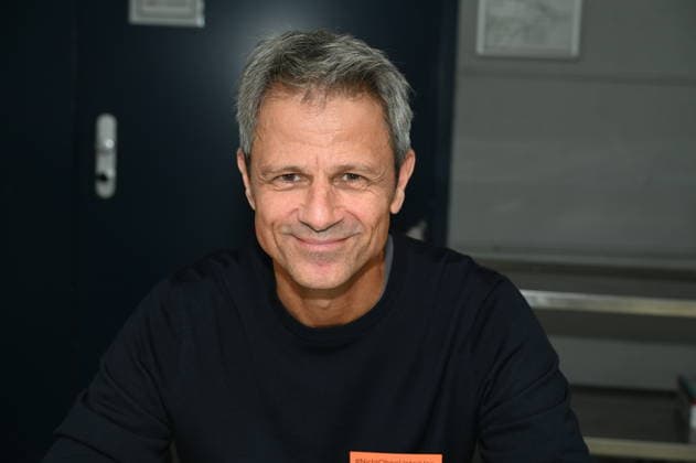 Schauspieler Jens Hajek posiert beim grossen Fantreffen und Preisverleihung der RTL Serie Unter Uns