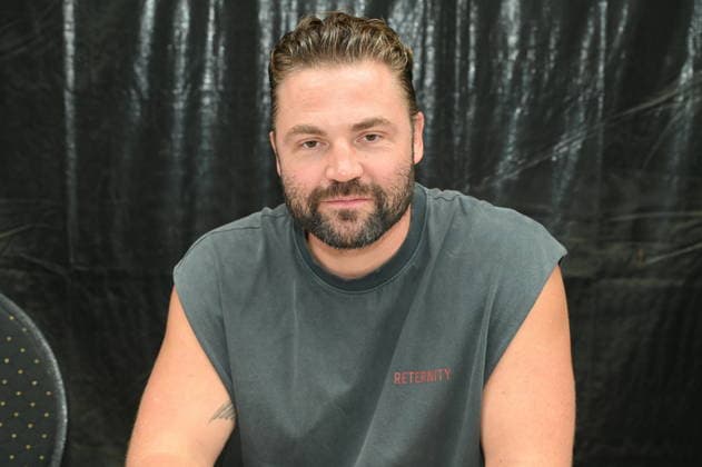 Schauspieler Benjamin Heinrich posiert beim grossen Fantreffen und Preisverleihung der RTL Serie Unter Uns