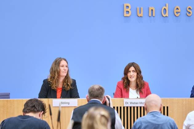 Berlin, Deutschland, 01.09.2026: Bundespressekonferenz: Wohnungskrise wird zur Sozialstaatskrise: Mieterbund legt aktuellen Mietenreport vor: Gwendolyn Stilling, GKS Consult, Autorin des Mietenreports 2026 und Melanie Weber-Moritz, Präsidentin des Deutschen Mieterbundes e. V. *** Berlin, Germany, September 1, 2026 Federal Press Conference: Housing Crisis Becomes a Crisis for the Welfare State Tenants’ Association Presents Latest Rent Report Gwendolyn Stilling, GKS Consult, author of the 2026 Rent Report, and Melanie Weber Moritz, President of the German Tenants’ Association e.V. Copyright: xdtsxNachrichtenagenturx dts_132233