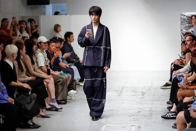 September 1, 2026, Tokyo, Japan: A model walks the runway presenting designer Mitsuru Okazaki s Spring Summer 2027 collection during Rakuten Fashion Week TOKYO. The fashion week runs from August 31 to September 5. Tokyo Japan  - ZUMAm191 20260901_aap_m191_070 Copyright: xRodrigoxReyesxMarinx