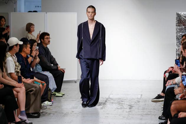 September 1, 2026, Tokyo, Japan: A model walks the runway presenting designer Mitsuru Okazaki s Spring Summer 2027 collection during Rakuten Fashion Week TOKYO. The fashion week runs from August 31 to September 5. Tokyo Japan  - ZUMAm191 20260901_aap_m191_076 Copyright: xRodrigoxReyesxMarinx