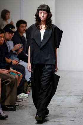 September 1, 2026, Tokyo, Japan: A model walks the runway presenting designer Mitsuru Okazaki s Spring Summer 2027 collection during Rakuten Fashion Week TOKYO. The fashion week runs from August 31 to September 5. Tokyo Japan  - ZUMAm191 20260901_aap_m191_083 Copyright: xRodrigoxReyesxMarinx
