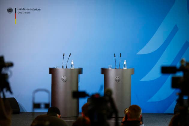 Zwei Renderpulte fuer Johann Wadephul (CDU), Bundesaussenminister, und Alexander Dobrindt (CSU), Bundesminister des Innern, stehen im Bundesministerium des Inneren fuer ein Pressestatement zur Drohnenattacke am Flughafen von Leipzig bereit. Berlin, 01.09.2026. Fotografiert im Auftrag des Auswaertigen Amtes Berlin Deutschland *** Two podiums have been set up at the Federal Ministry of the Interior for Johann Wadephul (CDU), Federal Minister of Foreign Affairs, and Alexander Dobrindt (CSU), Federal Minister of the Interior, in preparation for a press statement regarding the drone attack at Leipzig Airport. Berlin, September 1, 2026. Photographed on behalf of the Federal Foreign Office, Berlin, Germany Copyright: xThomasxTrutschel AAx
