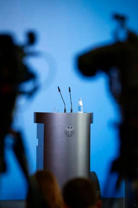 Zwei Renderpulte fuer Johann Wadephul (CDU), Bundesaussenminister, und Alexander Dobrindt (CSU), Bundesminister des Innern, stehen im Bundesministerium des Inneren fuer ein Pressestatement zur Drohnenattacke am Flughafen von Leipzig bereit. Berlin, 01.09.2026. Fotografiert im Auftrag des Auswaertigen Amtes Berlin Deutschland *** Two podiums have been set up at the Federal Ministry of the Interior for Johann Wadephul (CDU), Federal Minister of Foreign Affairs, and Alexander Dobrindt (CSU), Federal Minister of the Interior, in preparation for a press statement regarding the drone attack at Leipzig Airport. Berlin, September 1, 2026. Photographed on behalf of the Federal Foreign Office, Berlin, Germany Copyright: xThomasxTrutschel AAx