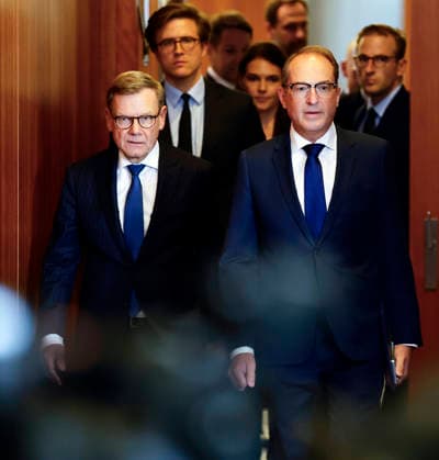 Johann Wadephul (l, CDU), Bundesaussenminister, und Alexander Dobrindt (CSU), Bundesminister des Innern, geben ein Pressestatement zur Drohnenattacke am Flughafen von Leipzig. Fotografiert im Auftrag des Auswaertigen Amtes Berlin Deutschland *** Johann Wadephul, CDU, Federal Minister of Foreign Affairs, and Alexander Dobrindt, CSU, Federal Minister of the Interior, issue a press statement regarding the drone attack at Leipzig Airport. Photographed on behalf of the Federal Foreign Office, Berlin, Germany. Copyright: xThomasxTrutschel AAx