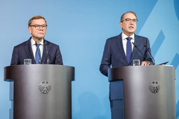 Statement Bundesinnenminister Dobrindt Statement von Bundesinnenminister Alexander Dobrindt gemeinsam mit Bundesaußenminister Johann Wadephul am 1.09.2026 in Berlin. Berlin Berlin Deutschland Bundes Innenministerium *** Statement by Federal Minister of the Interior Dobrindt Statement by Federal Minister of the Interior Alexander Dobrindt, together with Federal Minister of Foreign Affairs Johann Wadephul, on September 1, 2026, in Berlin, Berlin, Berlin, Germany, Federal Ministry of the Interior