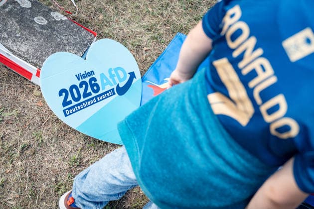 Demokratiefest Haldensleben mit dem AfD-Spitzenkandidaten Ulrich Siegmund, der rund drei Stunden vor Ort teilnimmt;Wahlkampfveranstaltung AfD Demokratiefest in Haldensleben Landtagswahl Sachsen-Anhalt 2026, Haldensleben Sachsen-Anhalt Deutschland Schützenhaus der Schützengilde *** Haldensleben Democracy Festival featuring AfD lead candidate Ulrich Siegmund, who will be on site for about three hours; AfD campaign event at the Democracy Festival in Haldensleben; 2026 Saxony-Anhalt state election; Haldensleben, Saxony-Anhalt, Germany; the Schützenhaus of the Schützengilde