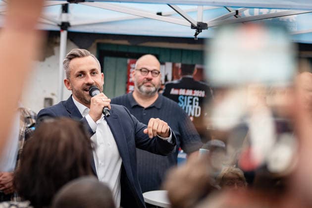 Demokratiefest Haldensleben mit dem AfD-Spitzenkandidaten Ulrich Siegmund, der rund drei Stunden vor Ort teilnimmt;Wahlkampfveranstaltung AfD Demokratiefest in Haldensleben Landtagswahl Sachsen-Anhalt 2026, Haldensleben Sachsen-Anhalt Deutschland Schützenhaus der Schützengilde *** Haldensleben Democracy Festival featuring AfD lead candidate Ulrich Siegmund, who will be on site for about three hours; AfD campaign event at the Democracy Festival in Haldensleben; 2026 Saxony-Anhalt state election; Haldensleben, Saxony-Anhalt, Germany; the Schützenhaus of the Schützengilde
