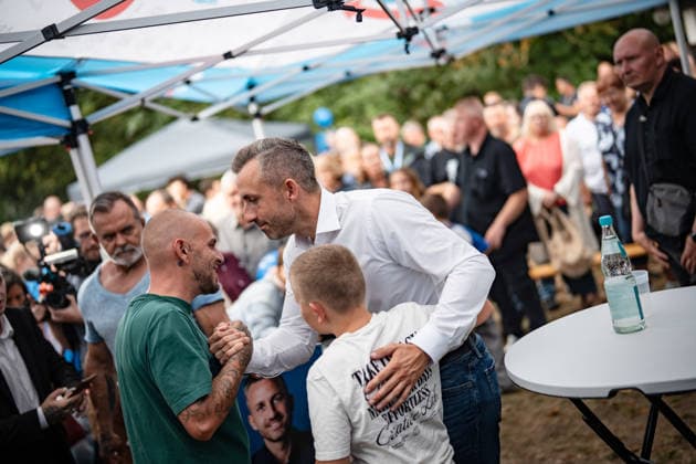 Demokratiefest Haldensleben mit dem AfD-Spitzenkandidaten Ulrich Siegmund, der rund drei Stunden vor Ort teilnimmt;Wahlkampfveranstaltung AfD Demokratiefest in Haldensleben Landtagswahl Sachsen-Anhalt 2026, Haldensleben Sachsen-Anhalt Deutschland Schützenhaus der Schützengilde *** Haldensleben Democracy Festival featuring AfD lead candidate Ulrich Siegmund, who will be on site for about three hours; AfD campaign event at the Democracy Festival in Haldensleben; 2026 Saxony-Anhalt state election; Haldensleben, Saxony-Anhalt, Germany; Schützenhaus of the Schützengilde