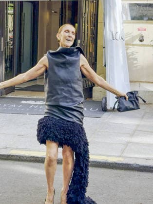 Céline Dion leaves the Royal Monceau surrounded by a crowd of fans and shares a lovely moment with them, dancing to one of her most iconic songs, Pour que tu m’aimes encore, in Paris, France, on September 1, 2026 Léa Vieillot Bestimage Canadian singer Celine Dion leaves the Royal Monceau surrounded by a crowd of fans and shares a lovely moment with them, dancing to one of her most iconic songs, Pour que tu m’aimes encore, in Paris, France, on September 1, 2026 Paris France Copyright: xLÃ axVieillot BestimagexLÃ axVieillot Bestimagex