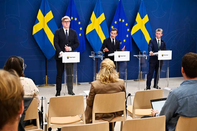 STOCKHOLM, SVERIGE 20260901 Justitieminister Gunnar Strömmer (M), statsminister Ulf Kristersson (M) och försvarsminister Pal Jonson (M) under en pressträff pa Rosenbad med anledning av det besked som Tysklands regering presenterat rörande hybridangreppet i Leipzig den 4:e augusti. STOCKHOLM SVERIGE x10430x *** STOCKHOLM, SWEDEN, September 1, 2026 Minister of Justice Gunnar Strömmer (M), Prime Minister Ulf Kristersson (M), and Minister of Defense Pal Jonson (M) during a press conference at Rosenbad in response to the statement issued by the German government regarding the hybrid attack in Leipzig on August 4 STOCKHOLM, SWEDEN x10430x  Copyright: xChristinexOlsson TTx PRESSTRÄFF OM EUROPEISKA SÄKERHETSLÄGET jiP5hYFKLvY