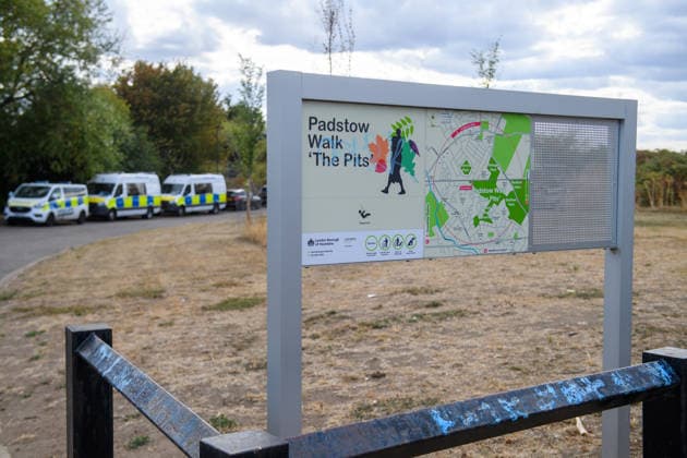 September 1, 2026, London, London, UK: London, UK. Police vehicles on scene at The Pits at the Bedfont Recreation Ground following the discovery of human remains. Three weeks after human remains were discovered in woodland in Feltham, the police investigation and searches of the surrounding area remain ongoing. Detectives from the Metropolitan Police Service launched a murder investigation following the discovery of human remains in woodland adjacent to Padstow Walk, Feltham. Police were called at 6:35pm on Wednesday, 12 August, following reports that bones had been found in the woodland. Subsequent examinations confirmed the remains were human. The remains are believed to belong to a woman aged approximately between 25 and 45 years old.  - ZUMAl94_ 20260901_zaf_l94_029 Copyright: xPeterxManningx