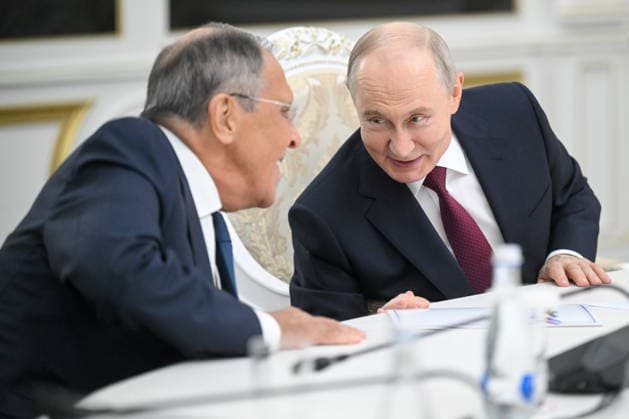 KYRGYZSTAN, BISHKEK - SEPTEMBER 1, 2026: Russia s President Vladimir Putin (R) and Russia s Minister of Foreign Affairs Sergei Lavrov are seen during a meeting with Kyrgyzstan s President Japarov at the Ala Archa State Residence on the sidelines of the 2026 Shanghai Cooperation Organisation (SCO) Summit Bishkek Kyrgyzstan  - ZUMAt113 20260901_zaa_t113_848 Copyright: xKristinaxSolovyovax