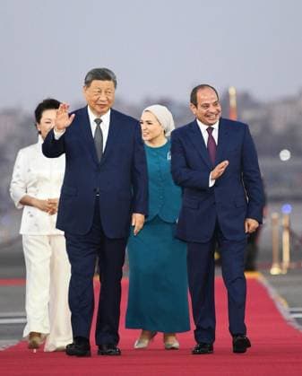 Chinese President Xi arrives in Egypt after 10 years CAIRO, EGYPT - SEPTEMBER 1: (----EDITORIAL USE ONLY - MANDATORY CREDIT - EGYPTIAN PRESIDENCY HANDOUT - NO MARKETING NO ADVERTISING CAMPAIGNS - DISTRIBUTED AS A SERVICE TO CLIENTS----) Egyptian President Abdel Fattah el-Sisi (R) welcomes his Chinese counterpart, President Xi Jinping (L), at Cairo International Airport in Cairo, Egypt, on September 1, 2026. Xi Jinping arrives in Egypt for an official visit, his first visit to the country in 10 years. Egyptian Presidency Handout Anadolu Cairo Egypt. Editorial use only. Please get in touch for any other usage.  Copyright: x2026xAnadoluxEgyptianxPresidencyx xHandoutx