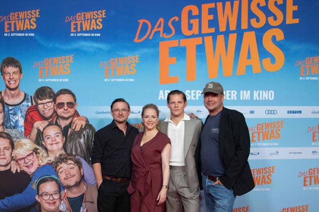 v.l. Florian LUKAS, Schauspieler Jasmin SCHWIERS, Schauspielerin Max von der GROEBEN, Schauspieler Regisseur Marc ROTHEMUND Roter Teppich, Red Carpet Show, Ankunft, arrival, Filmpremiere DAS GEWISSE ETWAS am 01.09.2026 im Cinedom-Kino in Koeln, *** From left: Florian LUKAS, actor; Jasmin SCHWIERS, actress; Max von der GROEBEN, actor; director Marc ROTHEMUND; red carpet, Red Carpet Show, arrival, film premiere of *DAS GEWISSE ETWAS* on September 1, 2026, at the Cinedom cinema in Cologne,