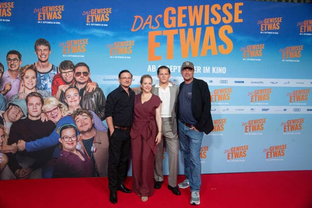 v.l. Florian LUKAS, Schauspieler Jasmin SCHWIERS, Schauspielerin Max von der GROEBEN, Schauspieler Regisseur Marc ROTHEMUND Roter Teppich, Red Carpet Show, Ankunft, arrival, Filmpremiere DAS GEWISSE ETWAS am 01.09.2026 im Cinedom-Kino in Koeln, *** From left: Florian LUKAS, actor; Jasmin SCHWIERS, actress; Max von der GROEBEN, actor; director Marc ROTHEMUND; red carpet, Red Carpet Show, arrival, film premiere of *DAS GEWISSE ETWAS* on September 1, 2026, at the Cinedom cinema in Cologne,