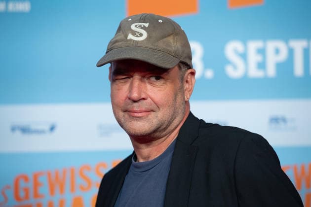Regisseur Marc ROTHEMUND ,Portraet, Porträt, Portrait, Angeschnittenes Einzelbild, Einzelmotiv, Roter Teppich, Red Carpet Show, Ankunft, arrival, Filmpremiere DAS GEWISSE ETWAS am 01.09.2026 im Cinedom-Kino in Koeln, *** Director Marc ROTHEMUND, Portrait, Single Frame, Single Shot, Red Carpet, Red Carpet Show, Arrival, Film Premiere of *DAS GEWISSE ETWAS* on September 1, 2026, at the Cinedom Cinema in Cologne,