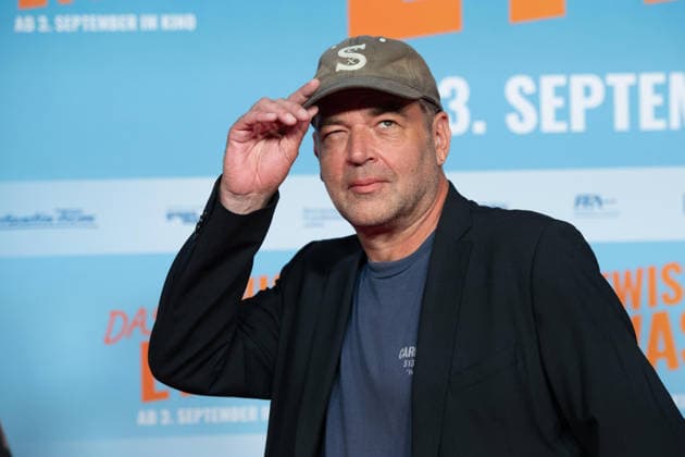 Regisseur Marc ROTHEMUND ,Portraet, Porträt, Portrait, Angeschnittenes Einzelbild, Einzelmotiv, Roter Teppich, Red Carpet Show, Ankunft, arrival, Filmpremiere DAS GEWISSE ETWAS am 01.09.2026 im Cinedom-Kino in Koeln, *** Director Marc ROTHEMUND, Portrait, Single Frame, Single Shot, Red Carpet, Red Carpet Show, Arrival, Film Premiere of *DAS GEWISSE ETWAS* on September 1, 2026, at the Cinedom Cinema in Cologne,