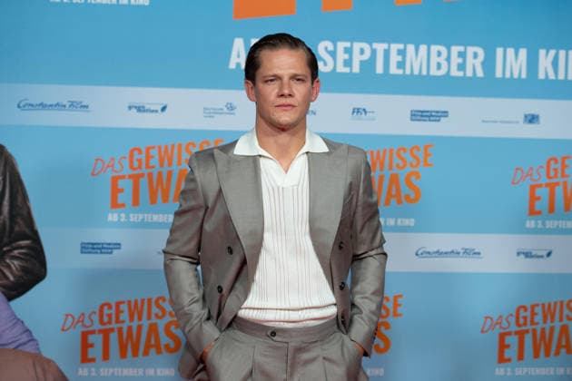 Max von der GROEBEN, Schauspieler, Portraet, Porträt, Portrait, Angeschnittenes Einzelbild, Einzelmotiv, Roter Teppich, Red Carpet Show, Ankunft, arrival, Filmpremiere DAS GEWISSE ETWAS am 01.09.2026 im Cinedom-Kino in Koeln, *** Max von der GROEBEN, actor, portrait, cropped single image, single subject, red carpet, Red Carpet Show, Arrival, Film Premiere of *DAS GEWISSE ETWAS* on September 1, 2026, at the Cinedom Cinema in Cologne,
