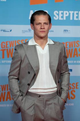 Max von der GROEBEN, Schauspieler, Portraet, Porträt, Portrait, Angeschnittenes Einzelbild, Einzelmotiv, Roter Teppich, Red Carpet Show, Ankunft, arrival, Filmpremiere DAS GEWISSE ETWAS am 01.09.2026 im Cinedom-Kino in Koeln, *** Max von der GROEBEN, actor, portrait, cropped single image, single subject, red carpet, Red Carpet Show, Arrival, Film Premiere of *DAS GEWISSE ETWAS* on September 1, 2026, at the Cinedom Cinema in Cologne,