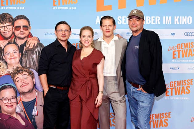 Die Schauspieler Florian Lukas, Jasmin Schwiers, Max von der Groeben und Regisseur Marc Rothemund bei der NRW-Premiere von Das gewisse Etwas im Cinedom-Kino in Köln. Köln, 01.09.2026 NRW Deutschland *** Actors Florian Lukas, Jasmin Schwiers, Max von der Groeben, and director Marc Rothemund at the NRW premiere of *Das gewisse Etwas* at the Cinedom cinema in Cologne, Cologne, September 1, 2026, NRW, Germany Copyright: xChristophxHardtx