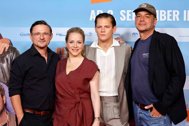 Die Schauspieler Florian Lukas, Jasmin Schwiers, Max von der Groeben und Regisseur Marc Rothemund bei der NRW-Premiere von Das gewisse Etwas im Cinedom-Kino in Köln. Köln, 01.09.2026 NRW Deutschland *** Actors Florian Lukas, Jasmin Schwiers, Max von der Groeben, and director Marc Rothemund at the NRW premiere of *Das gewisse Etwas* at the Cinedom cinema in Cologne, Cologne, September 1, 2026, NRW, Germany Copyright: xChristophxHardtx