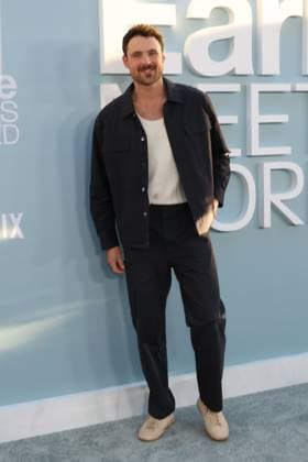 LOS ANGELES, CALIFORNIA - SEPTEMBER 1:Dylan Efron attends the Los Angeles Premiere of Netflix s Earl Meets World on September 01, 2026 Credit: USA - ZUMAa123 20260901_zaa_a123_203 Copyright: xAdMediax