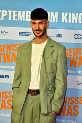 ABB GEWISSEETWAS- Kevin Schaefer zu Gast auf dem roten Teppich bei der NRW Kino Film Premiere Das gewisse Etwas im Kino Cinedom am 01.SEPTEMBER 2026 in Koeln NRW Deutschland *** ABB Das gewisse Etwas Kevin Schaefer makes a guest appearance on the red carpet at the NRW Kino film premiere of Das gewisse Etwas at the Cinedom theater on September 1, 2026, in Cologne, North Rhine-Westphalia, Germany