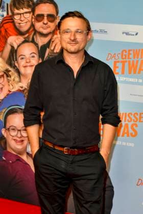 ABB GEWISSEETWAS- Florian Lukas zu Gast auf dem roten Teppich bei der NRW Kino Film Premiere Das gewisse Etwas im Kino Cinedom am 01.SEPTEMBER 2026 in Koeln NRW Deutschland *** ABB GEWISSEETWAS Florian Lukas appears on the red carpet at the NRW Kino film premiere of *Das gewisse Etwas* at the Cinedom theater on September 1, 2026, in Cologne, North Rhine-Westphalia, Germany