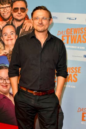 ABB GEWISSEETWAS- Florian Lukas zu Gast auf dem roten Teppich bei der NRW Kino Film Premiere Das gewisse Etwas im Kino Cinedom am 01.SEPTEMBER 2026 in Koeln NRW Deutschland *** ABB GEWISSEETWAS Florian Lukas appears on the red carpet at the NRW Kino film premiere of *Das gewisse Etwas* at the Cinedom theater on September 1, 2026, in Cologne, North Rhine-Westphalia, Germany
