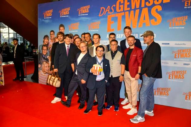 ABB GEWISSEETWAS- Jasmin Schwiers, Florian Lukas, Max von der Groeben, Antonia Riet, Frangiskos Kakoulakis Marc Rothemund zu Gast auf dem roten Teppich bei der NRW Kino Film Premiere Das gewisse Etwas im Kino Cinedom am 01.SEPTEMBER 2026 in Koeln NRW Deutschland *** ABB DAS GEWISSE ETWAS Jasmin Schwiers, Florian Lukas, Max von der Groeben, Antonia Riet, Frangiskos Kakoulakis, and Marc Rothemund as guests on the red carpet at the NRW Kino film premiere of *Das gewisse Etwas* at the Cinedom cinema on September 1, 2026, in Cologne, North Rhine-Westphalia, Germany