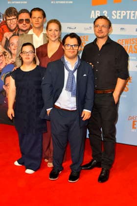 ABB GEWISSEETWAS- Jasmin Schwiers, Florian Lukas, Max von der Groeben, Antonia Riet, Frangiskos Kakoulakis zu Gast auf dem roten Teppich bei der NRW Kino Film Premiere Das gewisse Etwas im Kino Cinedom am 01.SEPTEMBER 2026 in Koeln NRW Deutschland