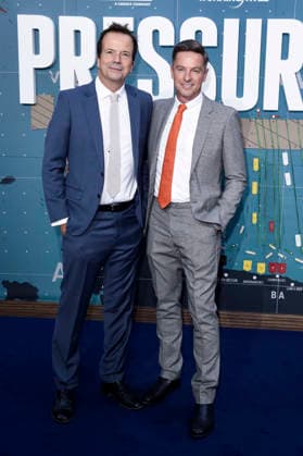 Lucas Webb mit Begleitung bei der Premiere des Kinofilms Pressure im Odeon Luxe Leicester Square. London, 01.09.2026 *** Lucas Webb with his companion at the premiere of the movie *Pressure* at the Odeon Luxe Leicester Square in London, September 1, 2026 Foto:xS.xVasx xFuturexImagex pressure_6934