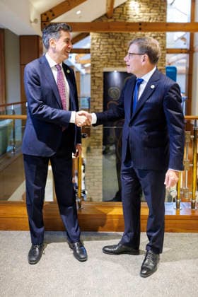 Johann Wadephul (CDU), Bundesaussenminister, nimmt am Gymnich-Treffen der Aussenminister der EU teil. Hier beim Treffen mit dem Aussenminister von Grossbritannien, Ed Miliband. Wicklow, 02.09.2026. Fotografiert im Auftrag des Auswaertigen Amtes Wicklow Irland Copyright: xThomasxImox