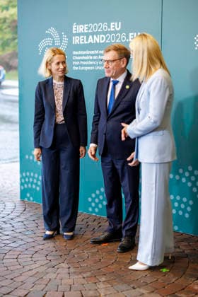 Johann Wadephul (CDU), Bundesaussenminister, nimmt am Gymnich-Treffen der Aussenminister der EU teil. Hier mit der Hohen Vertreterin fuer Aussen- und Sicherheitspolitik, Kaja Kalla, und der Aussenministerin von Irland, Helen McEntee (r) Wicklow, 02.09.2026. Fotografiert im Auftrag des Auswaertigen Amtes Wicklow Irland Copyright: xThomasxImox