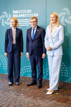 Johann Wadephul (CDU), Bundesaussenminister, nimmt am Gymnich-Treffen der Aussenminister der EU teil. Hier mit der Hohen Vertreterin fuer Aussen- und Sicherheitspolitik, Kaja Kalla, und der Aussenministerin von Irland, Helen McEntee (r) Wicklow, 02.09.2026. Fotografiert im Auftrag des Auswaertigen Amtes Wicklow Irland Copyright: xThomasxImox