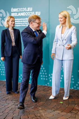 Johann Wadephul (CDU), Bundesaussenminister, nimmt am Gymnich-Treffen der Aussenminister der EU teil. Hier mit der Hohen Vertreterin fuer Aussen- und Sicherheitspolitik, Kaja Kalla, und der Aussenministerin von Irland, Helen McEntee (r) Wicklow, 02.09.2026. Fotografiert im Auftrag des Auswaertigen Amtes Wicklow Irland Copyright: xThomasxImox