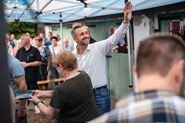 Demokratiefest Haldensleben mit dem AfD-Spitzenkandidaten Ulrich Siegmund, der rund drei Stunden vor Ort teilnimmt;Wahlkampfveranstaltung AfD Demokratiefest in Haldensleben Landtagswahl Sachsen-Anhalt 2026, Haldensleben Sachsen-Anhalt Deutschland Schützenhaus der Schützengilde *** Haldensleben Democracy Festival featuring AfD lead candidate Ulrich Siegmund, who will be on site for about three hours; AfD campaign event at the Democracy Festival in Haldensleben; 2026 Saxony-Anhalt state election; Haldensleben, Saxony-Anhalt, Germany; Schützenhaus of the Schützengilde