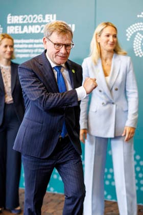 Johann Wadephul (CDU), Bundesaussenminister, nimmt am Gymnich-Treffen der Aussenminister der EU teil. Hier mit der Hohen Vertreterin fuer Aussen- und Sicherheitspolitik, Kaja Kalla, und der Aussenministerin von Irland, Helen McEntee (r) Wicklow, 02.09.2026. Fotografiert im Auftrag des Auswaertigen Amtes Wicklow Irland Copyright: xThomasxImox