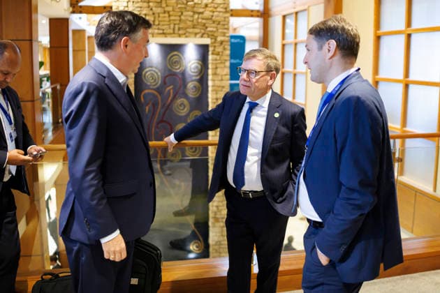 Johann Wadephul (CDU), Bundesaussenminister, nimmt am Gymnich-Treffen der Aussenminister der EU teil. Hier mit David McAllister, (l) Vorsitzender des Auswaertigen Ausschusses des Europaeischen Parlamentes, und Henning Speck, Leiter des Ministerbueros von BM Wadephul. Wicklow, 02.09.2026. Fotografiert im Auftrag des Auswaertigen Amtes Wicklow Irland Copyright: xThomasxImox