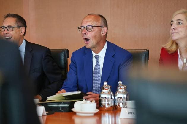 News Bilder des Tages Berlin, Deutschland, 02.09.2026: Bundeskanzleramt: 57. Kabinettssitzung: Parlamentarischer Staatssekretär im BMF Michael Schrodi (SPD), Bundeskanzler Friedrich Merz (CDU), Kanzleramtsministerin Nina Warken (CDU) *** Berlin, Germany, September 2, 2026, Federal Chancellery, Room 57, Cabinet Meeting: Michael Schrodi (SPD), Parliamentary State Secretary at the Federal Ministry of Finance; Friedrich Merz (CDU), Federal Chancellor; Nina Warken (CDU), Minister of the Federal Chancellery Copyright: xdtsxNachrichtenagenturx dts_132345