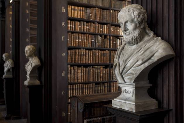 Büste von Platon in der Long Room Library, Trinity College Dublin, Irland Bust of Plato in the Long Room Library, Trinity College Dublin, Ireland Copyright: imageBROKER KimxPetersen iblkip18887249.jpg