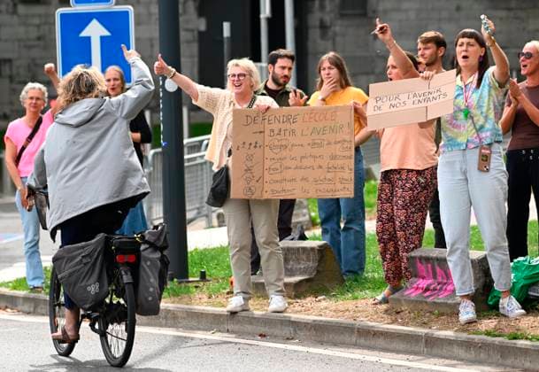 News Bilder des Tages Plenary session of the Walloon Parliament 02 09 2026 BRUSSELS, BELGIUM - SEPTEMBER 02 : Teachers protest before the lenary session of the Walloon Parliament (reopening of the Walloon Parliament) on September 2, 2026 in Brussels, Belgium, 02 09 2026 Brussels Belgium  Copyright: xDidierxLebrunx