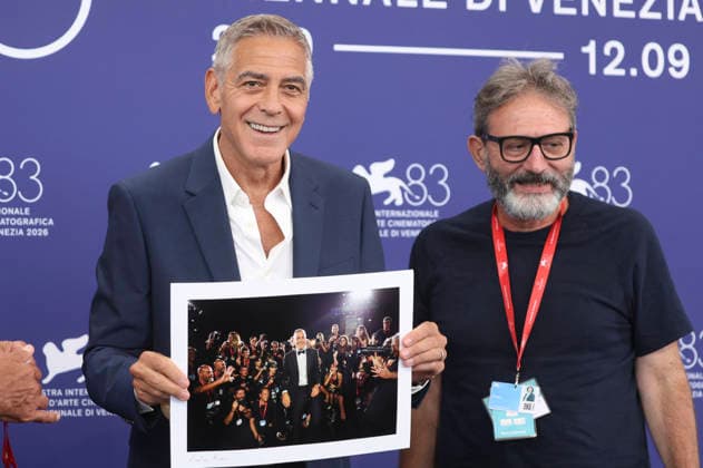 George Clooney und Alfonso Catalano beim Photocall anlässlich der Verleihung des Goldenen Löwen für das Lebenswerk auf der Biennale di Venezia 2026 83. Internationale Filmfestspiele von Venedig im Palazzo del Casino. Venedig, 02.09.2026